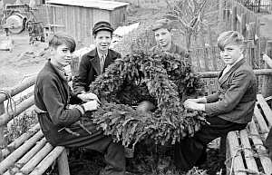 1953_bau marienschule_n_04_richtkranz